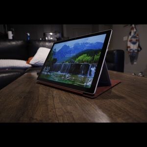 Microsoft Surface Pro 6 i5 8GB ram, 128GB ssd
